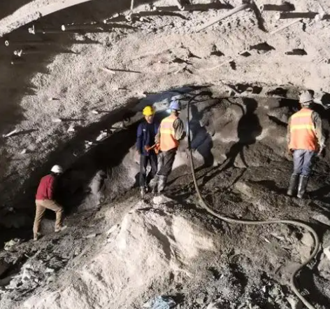 怀化拱顶带模注浆料的施工流程及注意事项